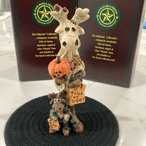 Boyd’s Bear: Boowinkle Vonhindenmoose..The Ghost